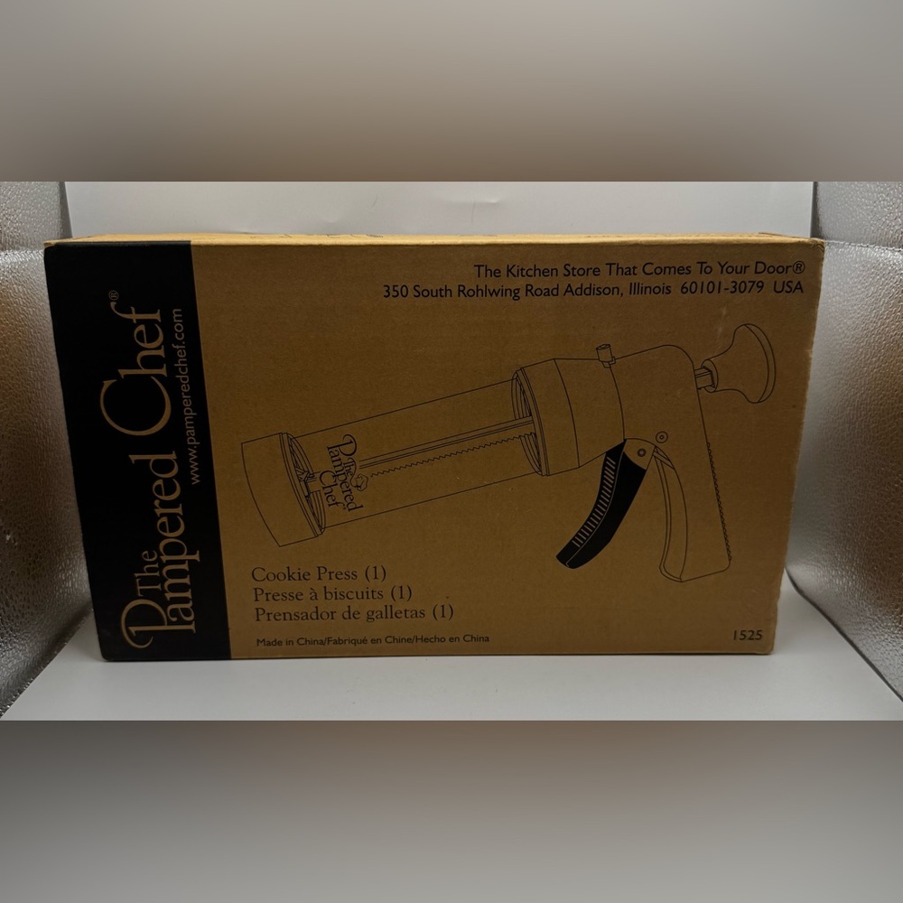 NEW Pampered Chef Cookie Press with 16 Discs and Instructions 1525 Baking Kitch
